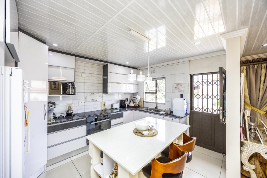 5 Bedroom Property for Sale in Beacon Bay North Eastern Cape